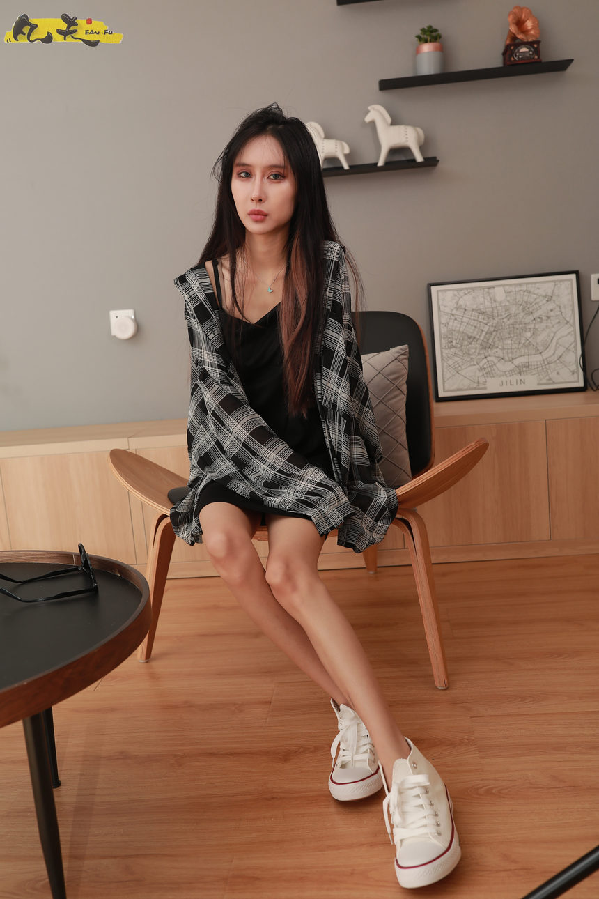 图片[2]-凡夫摄影 NO.0009 – 依茜 高帮帆布鞋黑色棉袜[243P+1V／4.02GB]-绅士图