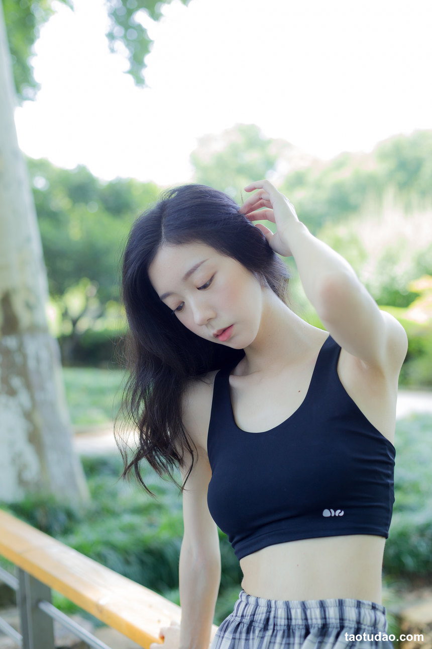 图片[2]-[YITUYU艺图语]2022.09.08 晨练日 饲猫少女-[26+1P／237MB]-绅士图