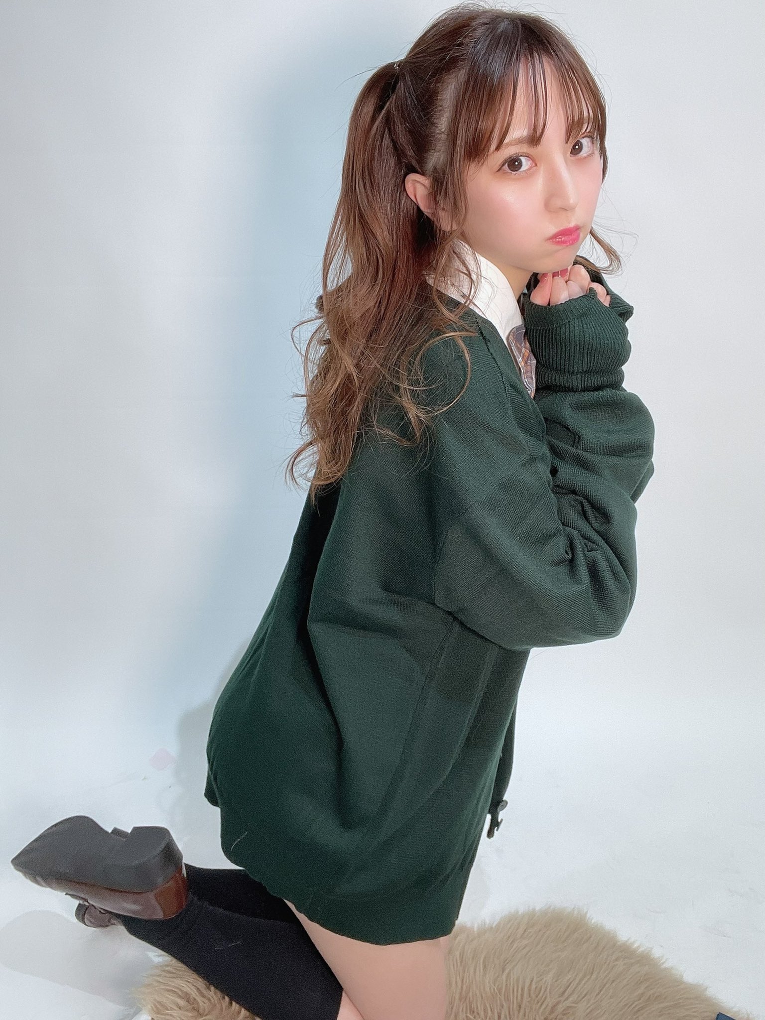 美女漫画家公开水手服的装扮,粉丝疾呼:太夸张