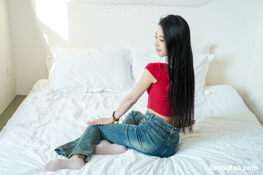 [绮梦摄影] 2024.10.22 NO.060 佳佳 珍藏无修无水印版 [126P+1V-4.08G]-绅士图