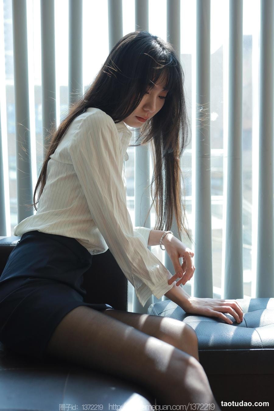 图片[2]-[IESS异思趣向] 2023.08.06 丝享家 1499 团团《光影交错》[84P-90.2M]-绅士图