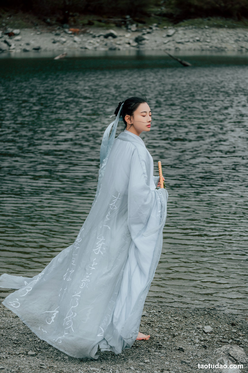 图片[2]-[YITUYU艺图语]2022.04.14 清明时下 叶初婳[23+1P／244MB]-绅士图