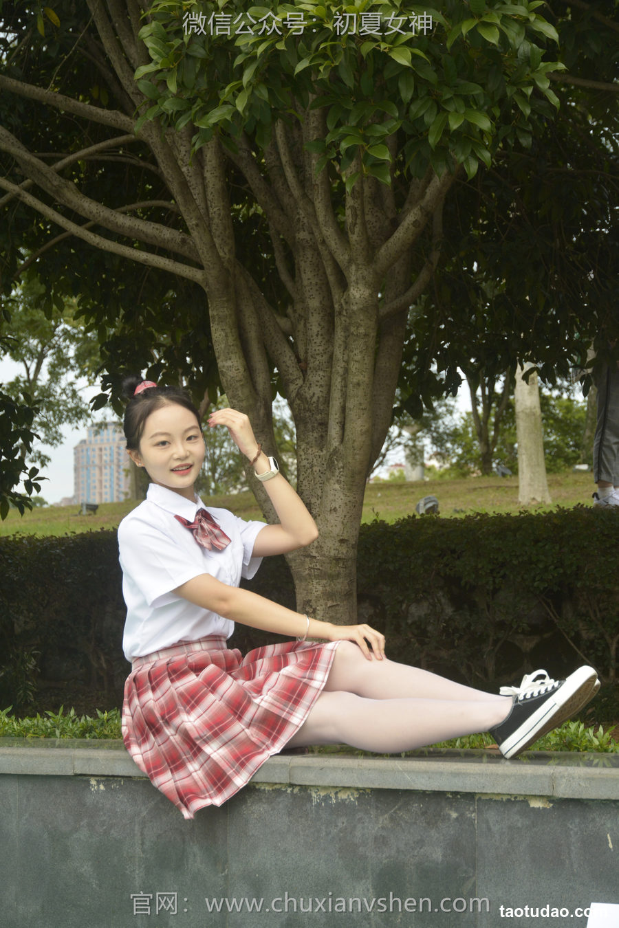 图片[2]-初夏女神 NO.099 双双 大红JK套[130P+1V／4.98GB]-绅士图