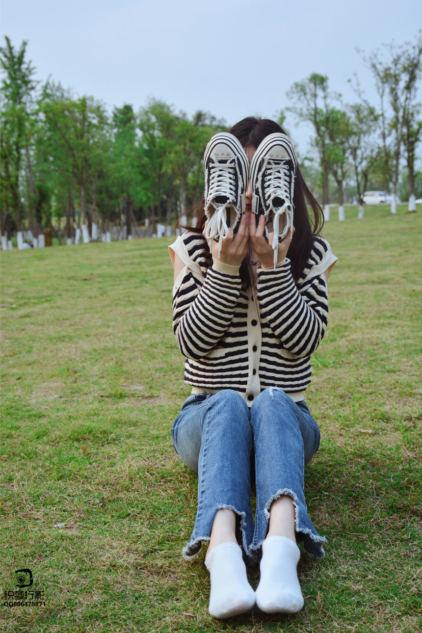 图片[3]-[织梦映像]NO.042 草地白袜[80P+1V／2.47GB]-绅士图