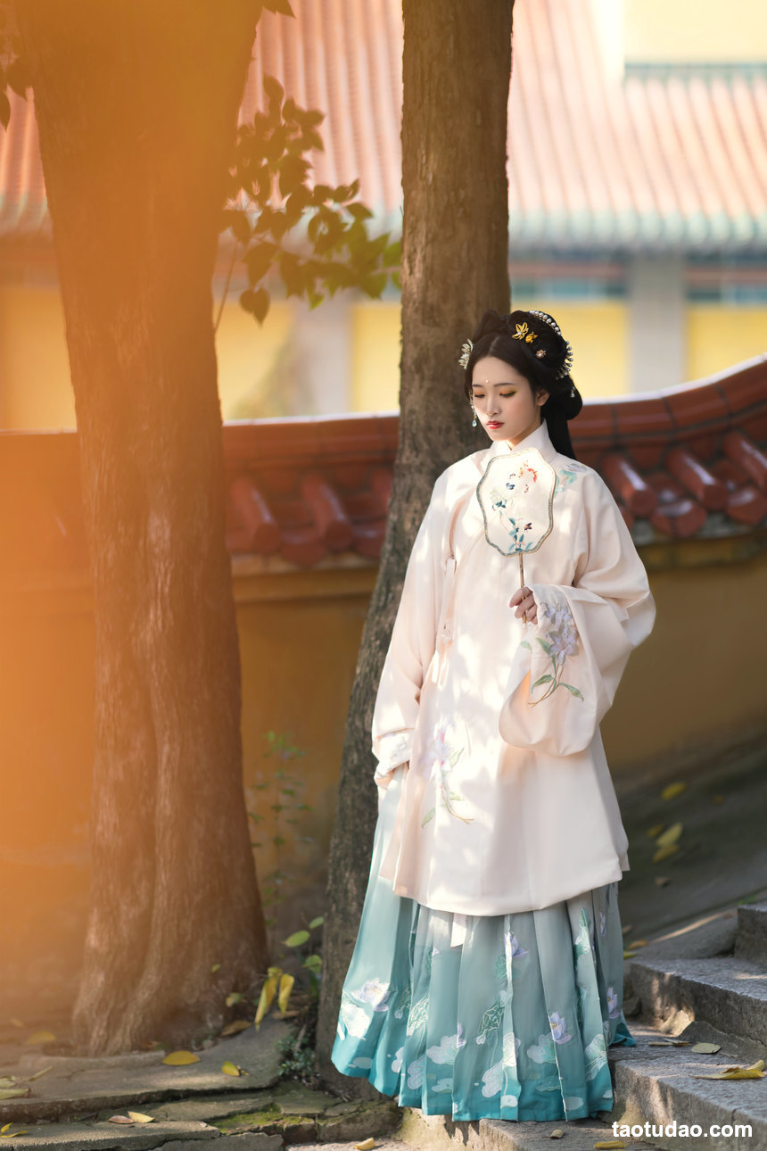 图片[3]-[YITUYU艺图语]2022.12.28 始觉秋风还 是蝶绪咩[19+1P／173MB]-绅士图