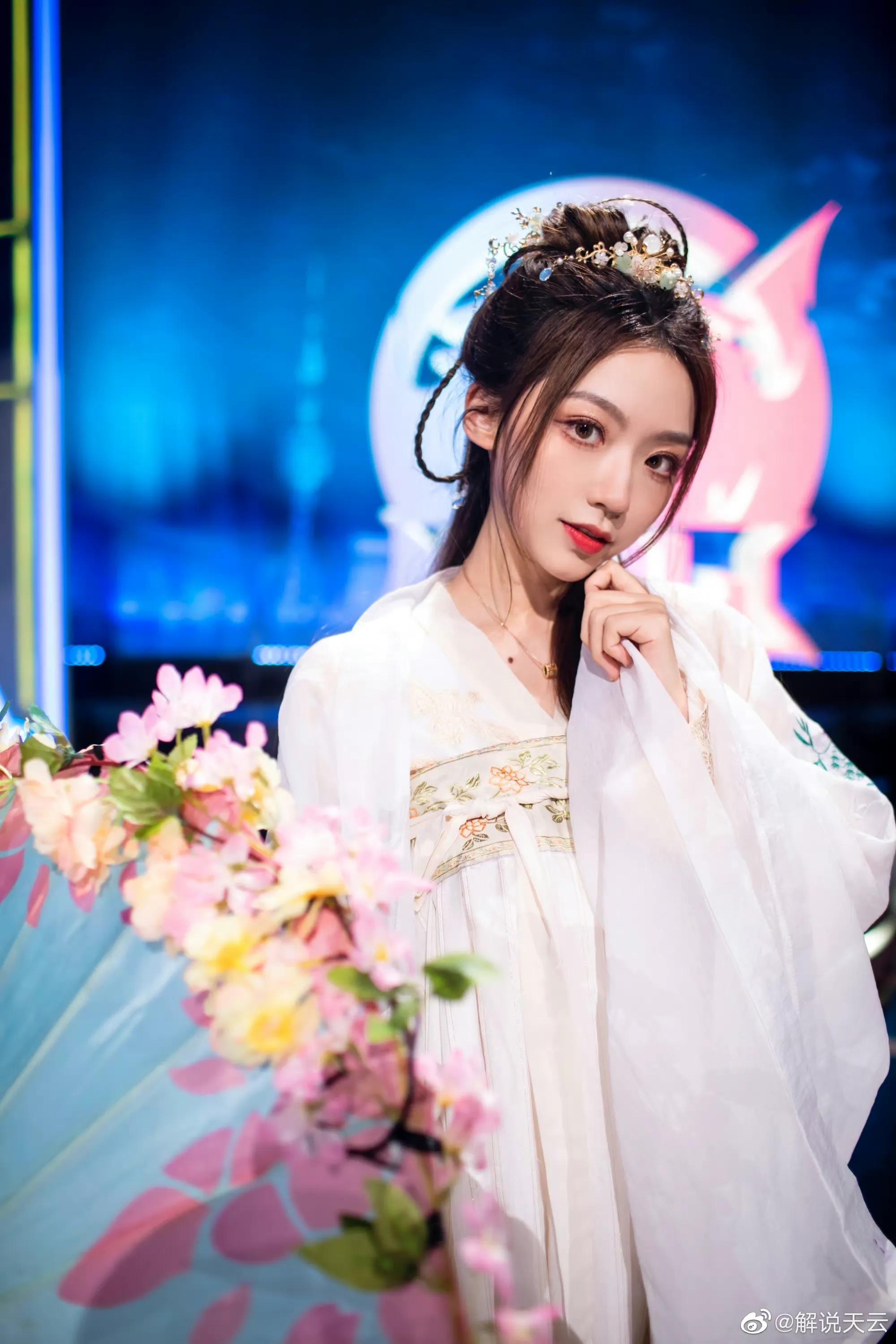 电竞美少女(三)——KPL解说天云