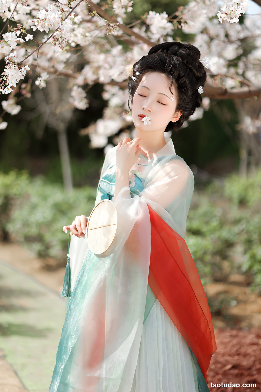 图片[3]-[YITUYU艺图语]2023.04.07 春日宴 君尹兰[24+1P／302MB]-绅士图