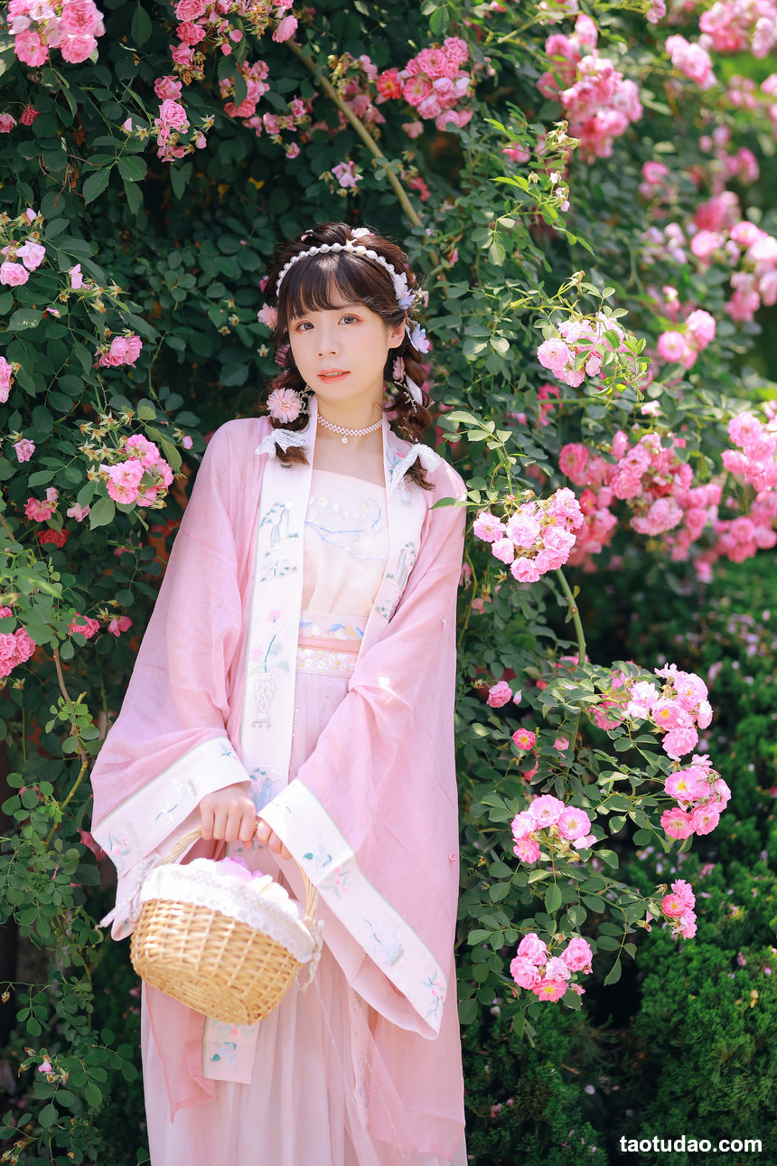 [YITUYU艺图语]2022.08.20 吻花香 Suky喜欢软绵绵毛茸茸的团子[25+1P／205MB]-绅士图