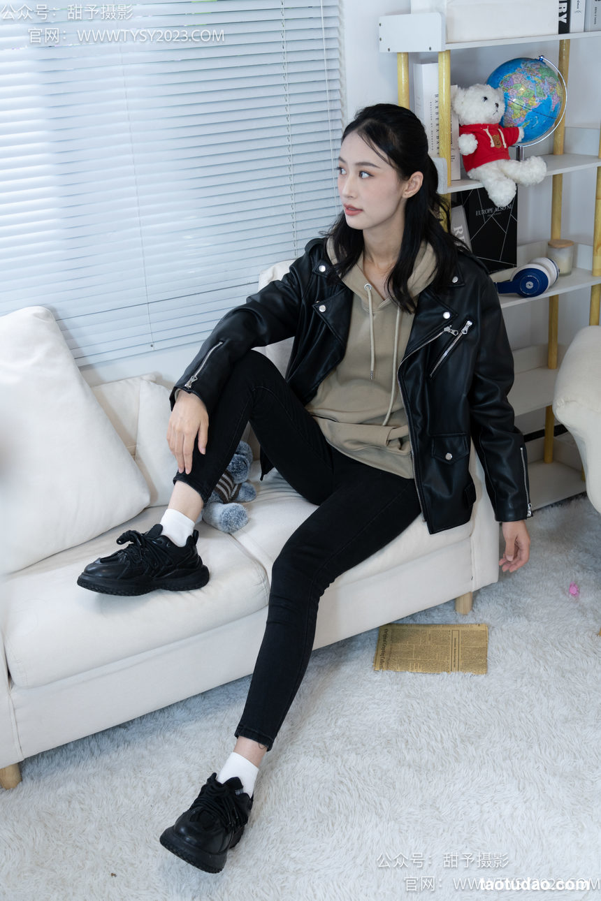 图片[2]-甜予摄影 NO.014 肉肉-运动鞋、白棉袜、裸足[116P+12V／10.5GB]-绅士图