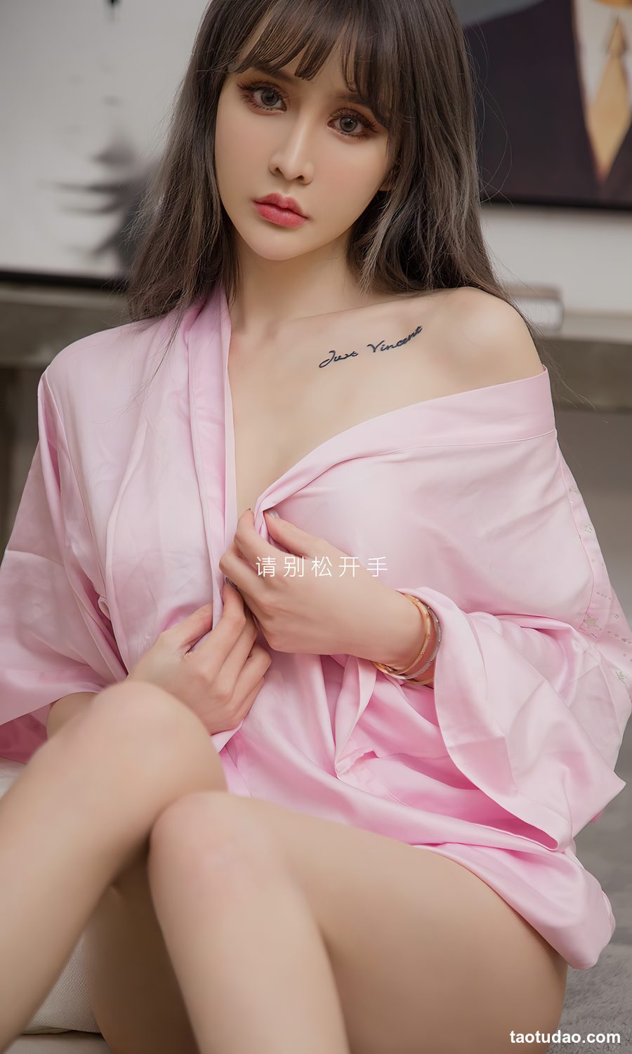 图片[3]-[Ugirls尤果网]爱尤物 2023.11.26 No.2738 青树 丝绸睡衣 [35P-76MB]-绅士图