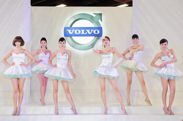 Volvo极品车模高清写真 / 67P / 美图集锦-绅士图