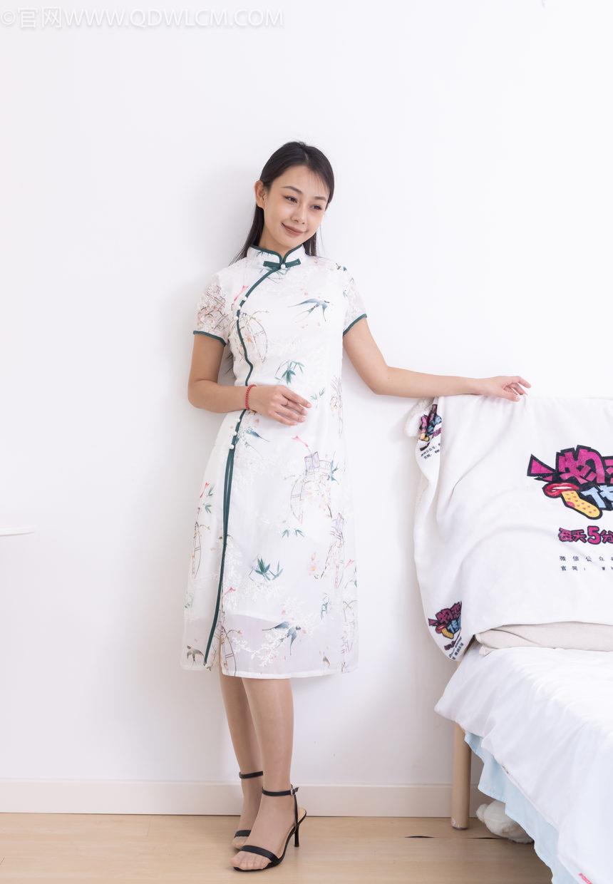 图片[3]-物恋传媒 No.2321 岚岚-高跟凉鞋、薄肉丝、抹婴儿油以及踩香蕉剧情 [160P1V-4.62GB]-艺库