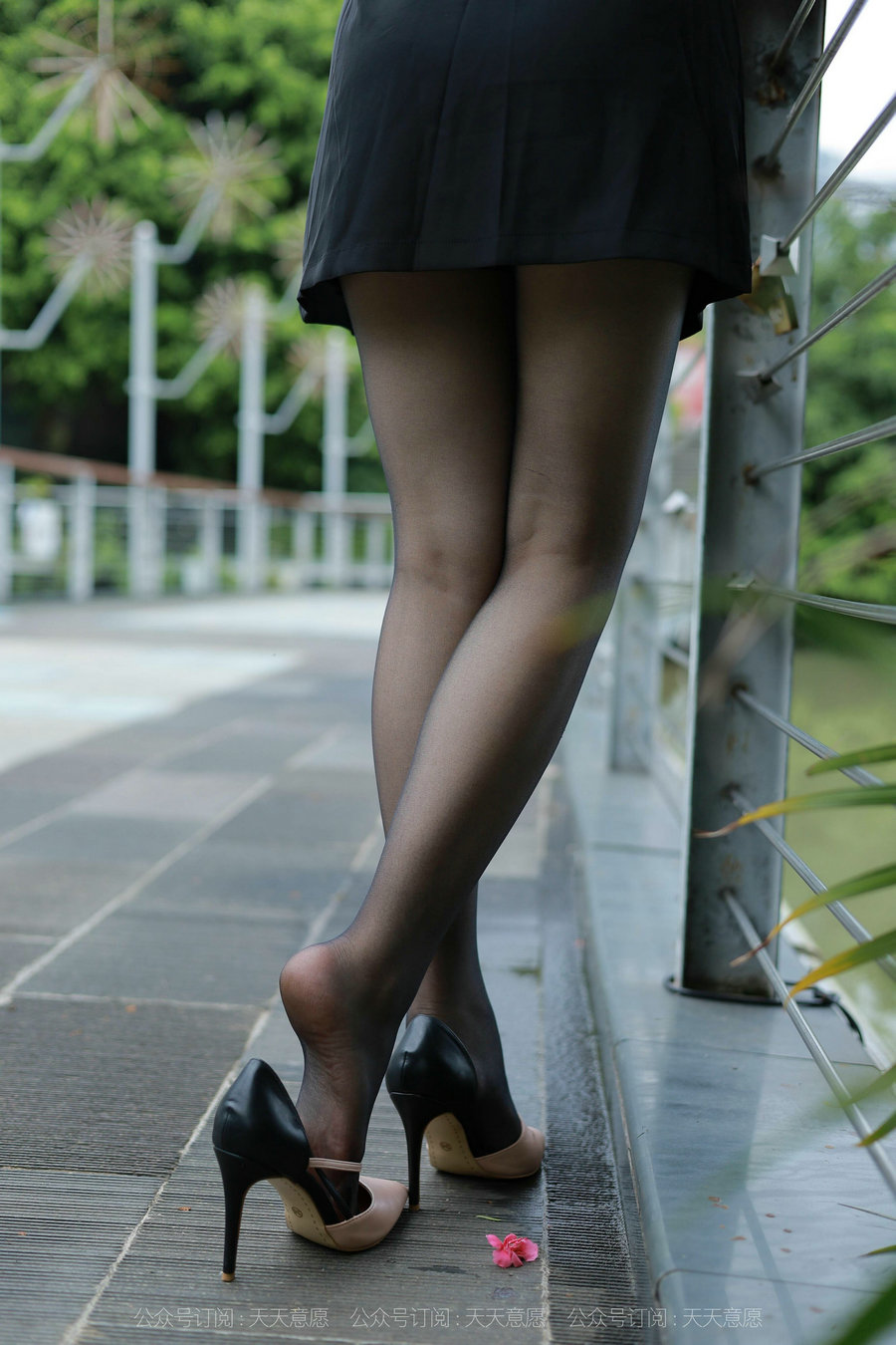 IESS异思趣向 - 模特：小婕《桥上的美女》/ 96P-165MB / 机构-艺库