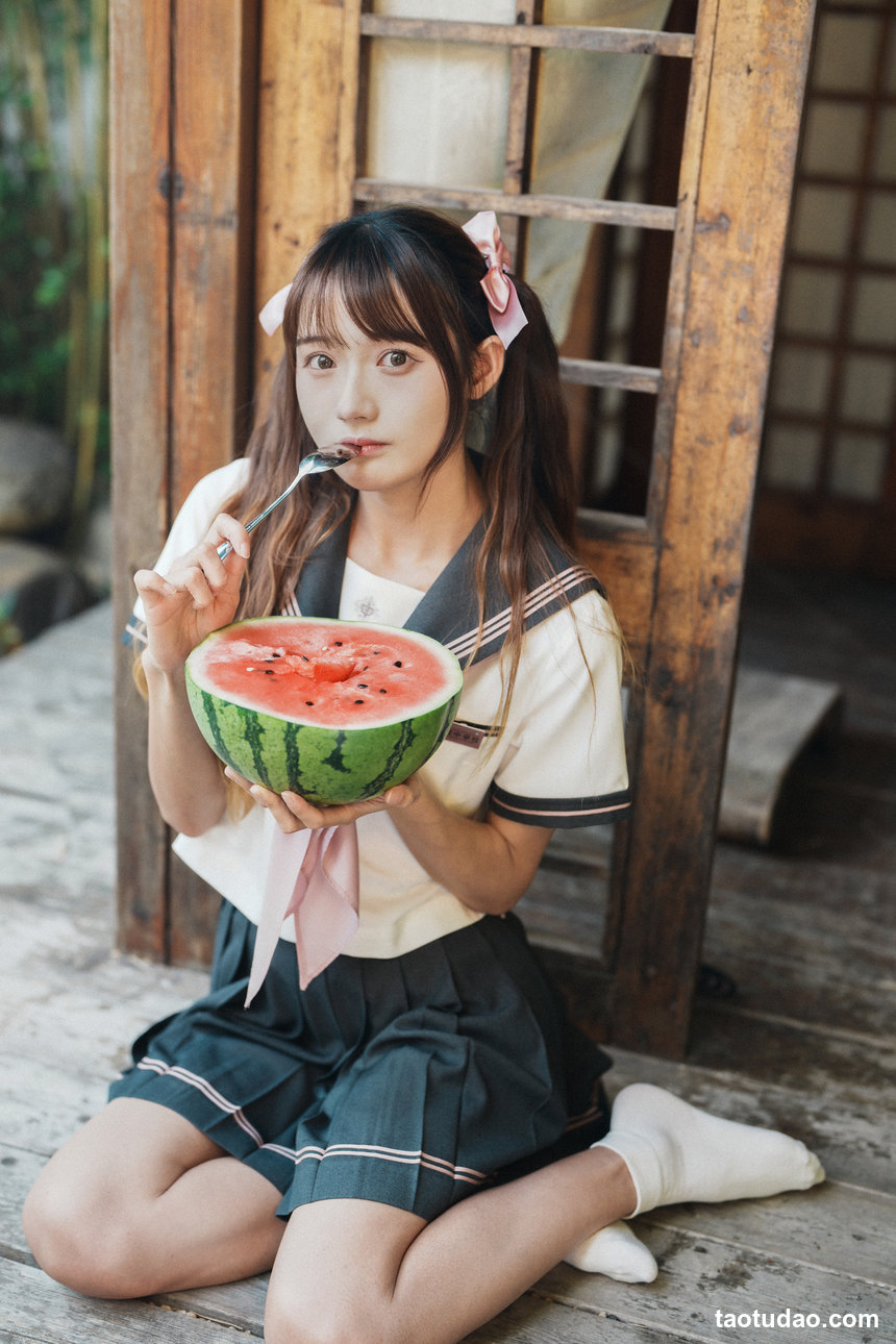 [YITUYU艺图语]2022.07.21 夏天的甜 兔子Zzz不吃胡萝卜[25+1P／153MB]-艺库