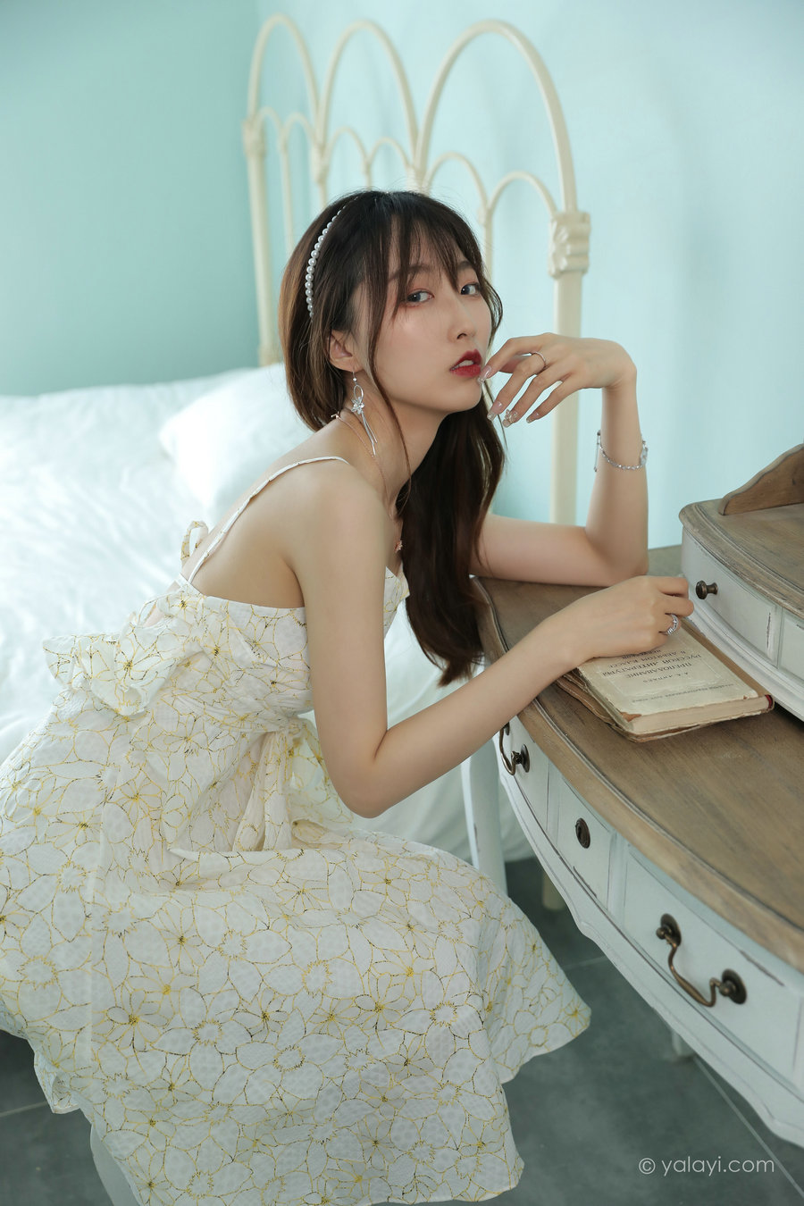 / YALAYI雅拉伊 / 2021.08.06 No.827 自由的孤独 佳佳 / 42P324MB / 机构-艺库