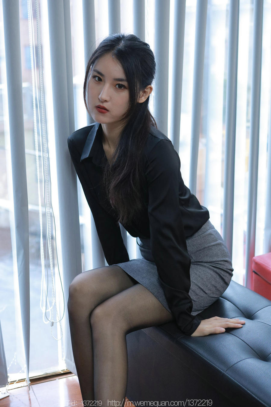 IESS异思趣向 - 模特：小宝《灰裙OL》/ 85P-108MB / 机构-艺库