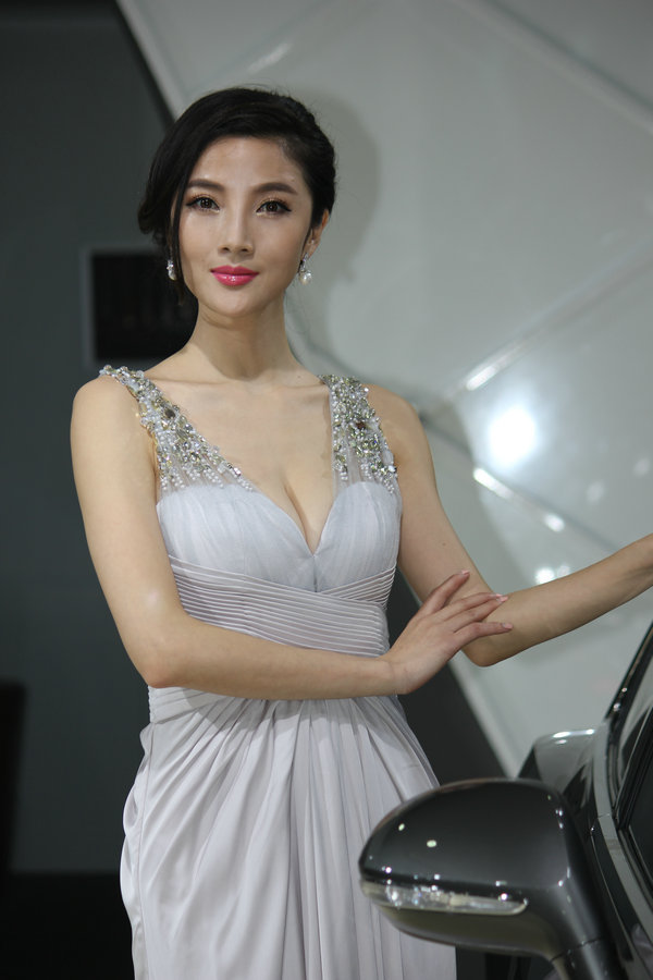 2014年温州第12届国际车展车模高清图片-02 / 62P-262MB / 美图集锦-绅士图