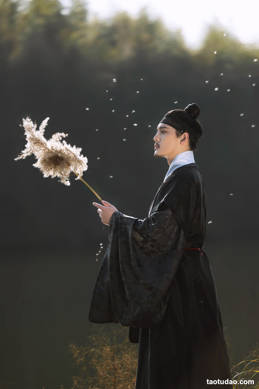 图片[4]-[YITUYU艺图语]2022.04.22 湖隐 庄翰_Roya[17+1P／142MB]-绅士图