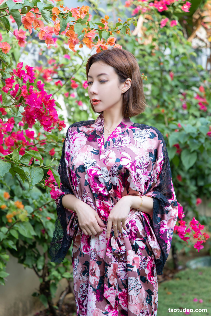 图片[2]-果儿Victoria – 碎花裙情趣黑丝[54P-404MB]-绅士图