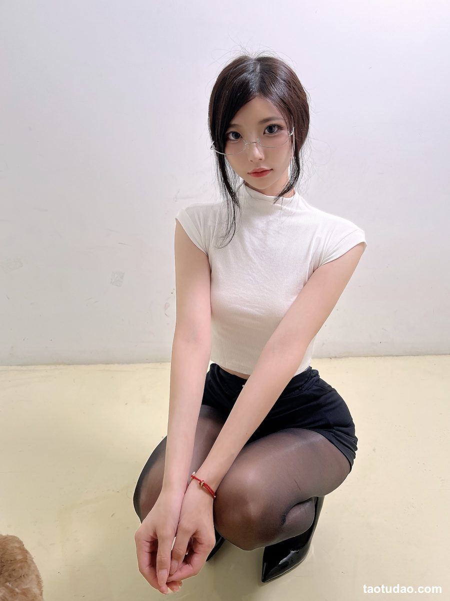 图片[3]-妮是老虎-陈妮妮UNI – 诱惑的秘书 [14P-23MB]-绅士图