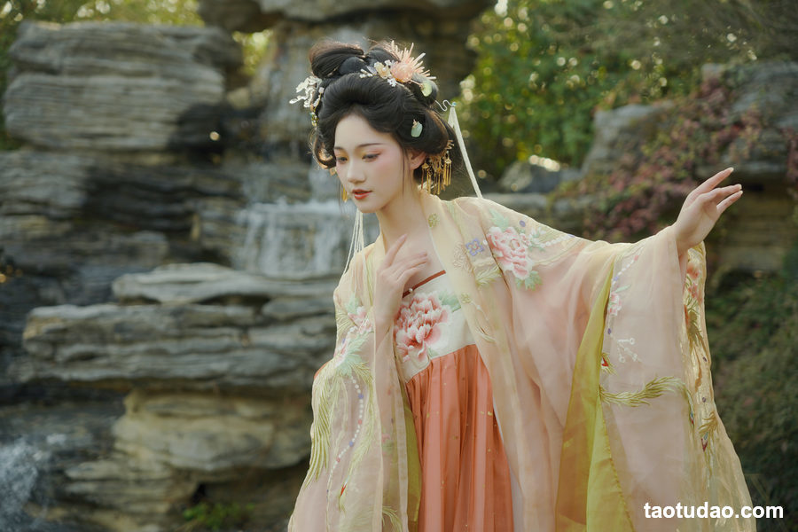 图片[2]-[YITUYU艺图语]2023.03.26 美人赋 沁沁[25+1P／433MB]-绅士图