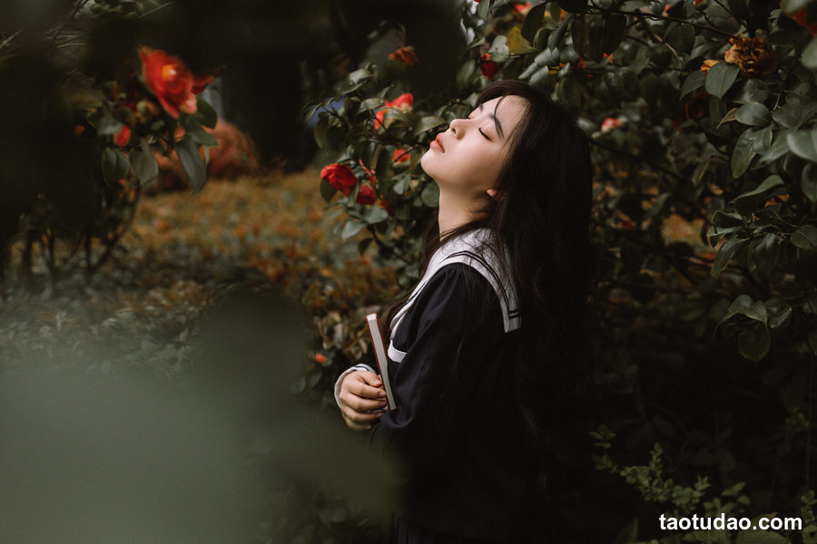 图片[4]-[YITUYU艺图语]2023.04.09 茶花树下的少女 是小白噢[25+1P／1.00GB]-绅士图