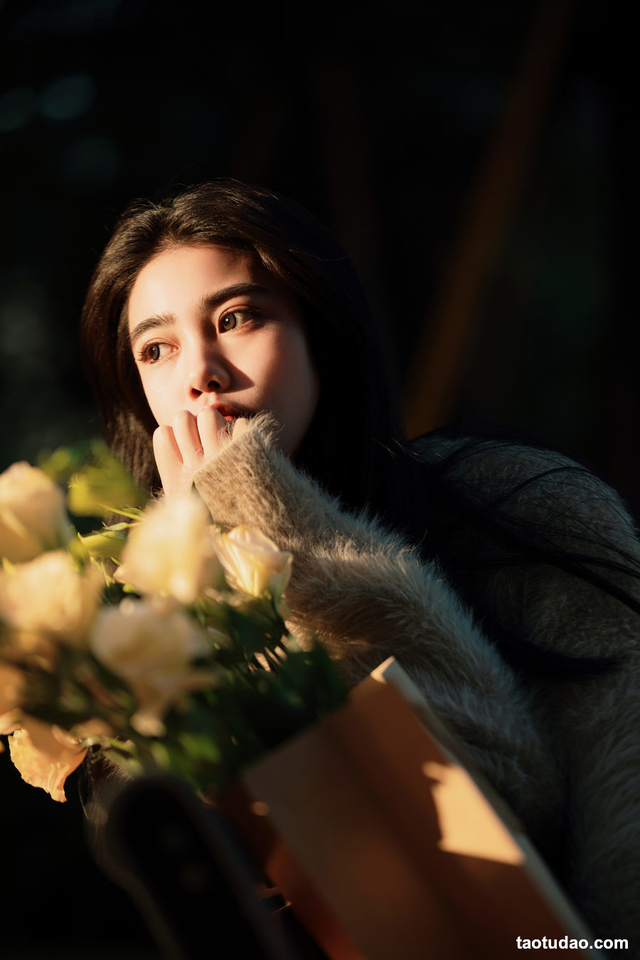 图片[2]-[YITUYU艺图语]2023.03.30 光影与晚霞下的少女 思分[20+1P／435MB]-绅士图