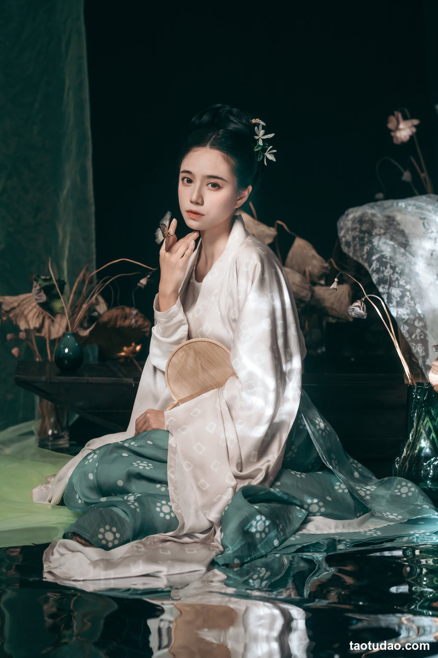 图片[4]-[YITUYU艺图语]2022.10.11 行香子 贰加六[31+1P／138MB]-绅士图