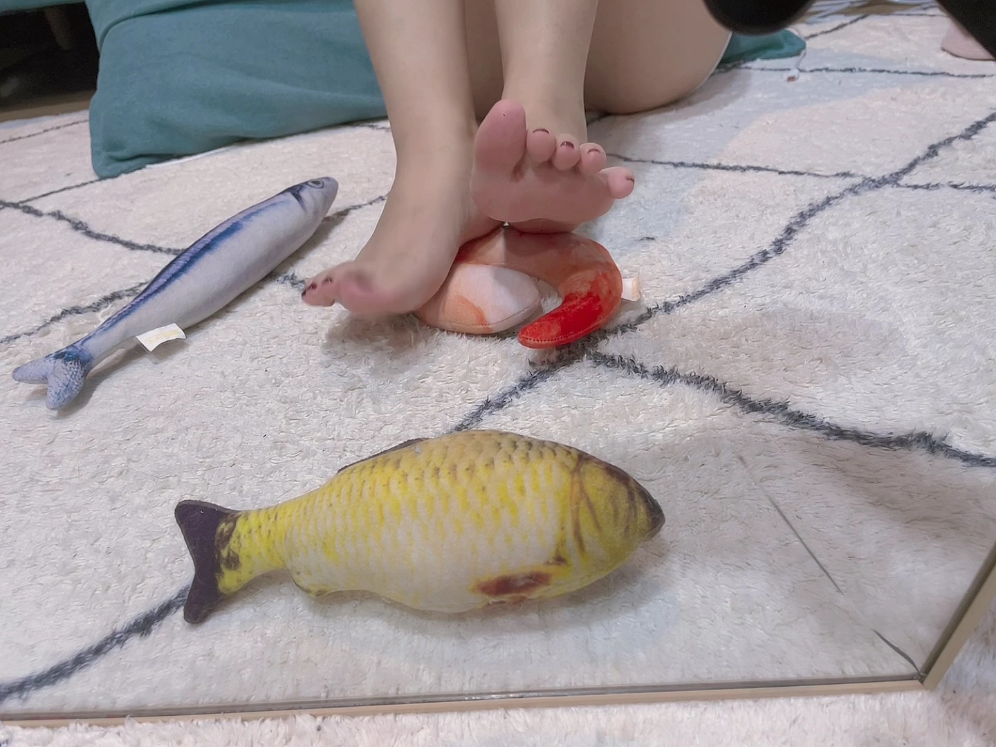 地瓜小盆友 - 果足海鲜 / MP4-236MB / cos萌妹-绅士图