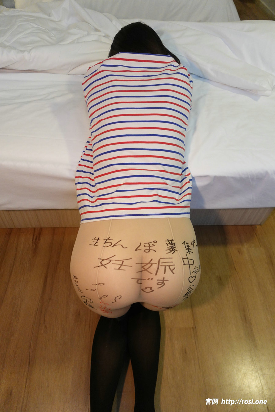 / ROSI写真 /2023.08.05 NO.4261 210P/307MB 丝袜丝足-绅士图