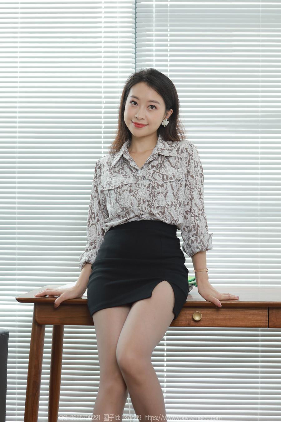 [IESS异思趣向] 2023.10.09 丝享家 1554 小婕《蟒纹衬衣》[89P-97.1M]-绅士图