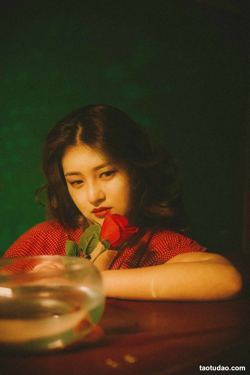 图片[4]-[YITUYU艺图语]2022.06.25 发光的发丝，三角梅瀑布下的女神 姝雯同学[54+1P／853MB]-绅士图