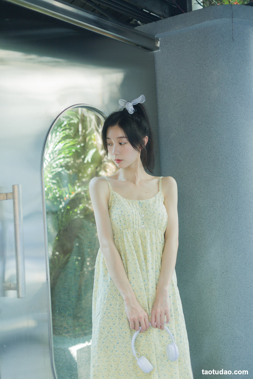 图片[2]-[YITUYU艺图语]2022.08.18 夏日凌霄 饲猫少女-[32+1P／311MB]-绅士图