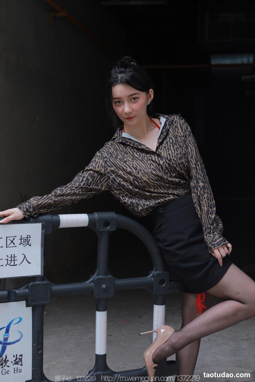 图片[2]-[IESS异思趣向] 2023.07.24 丝享家 1488 秋秋《孤身走暗巷》[85P-94.3M]-绅士图