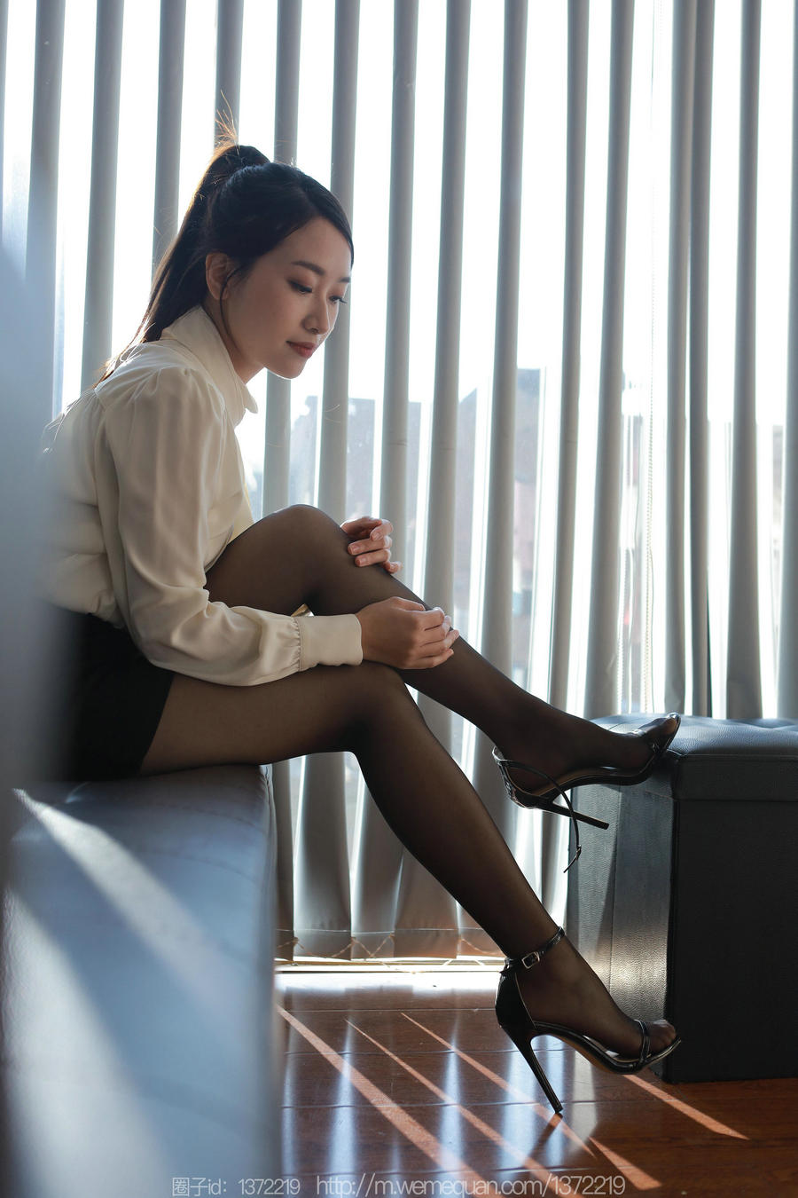 IESS异思趣向 - 模特：小婕《镜前佳人》/ 83P-85MB / 机构-艺库