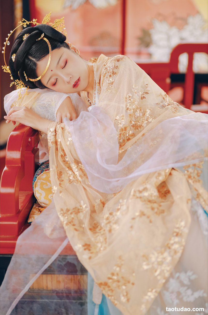 图片[2]-[YITUYU艺图语]2022.08.24 云想衣裳花想容 Suky喜欢软绵绵毛茸茸的团子[21+1P／199MB]-绅士图