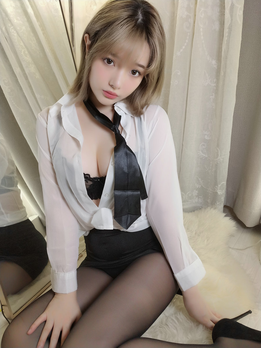 动漫博主雯妹 - 白衬衫 / 30P4V-259MB / cos萌妹-绅士图
