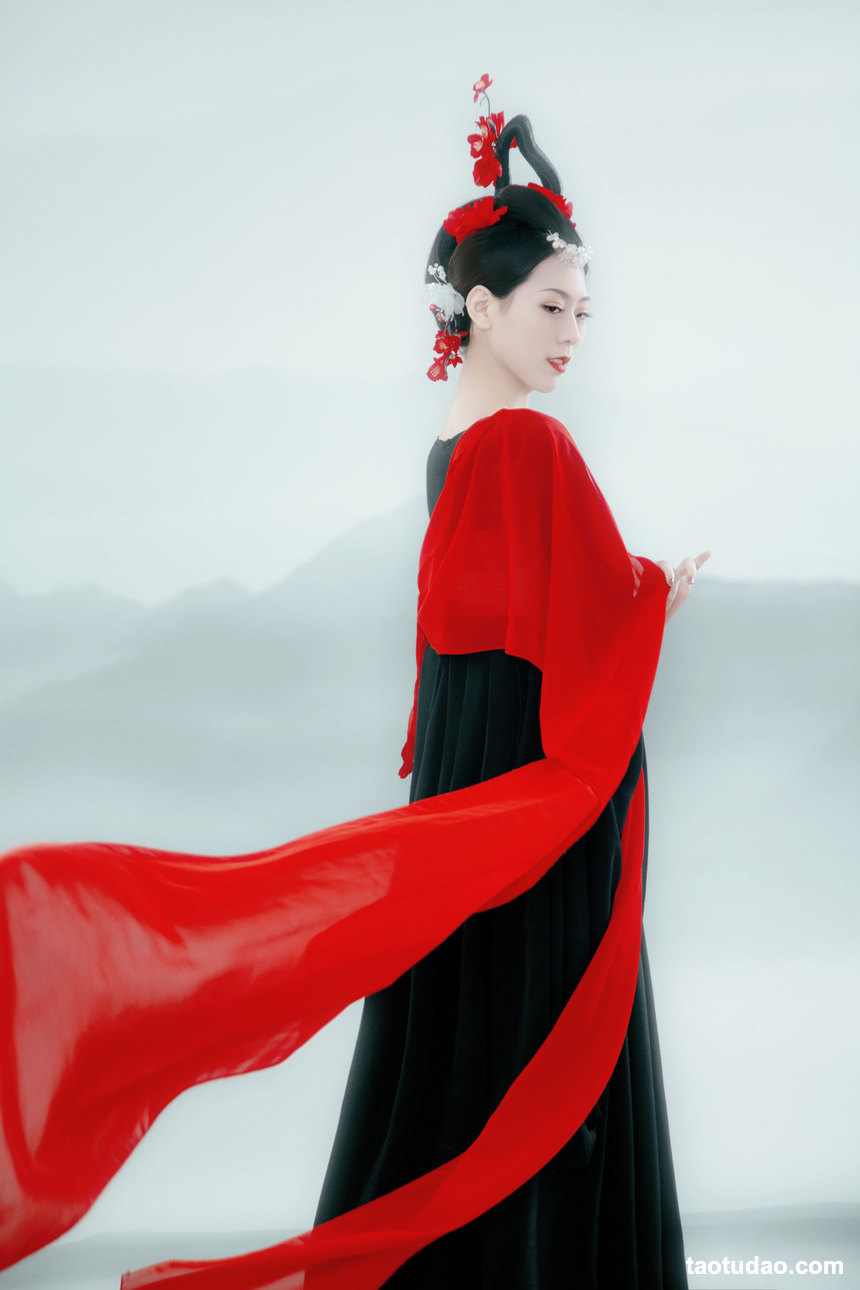 图片[2]-[YITUYU艺图语]2022.06.21 秋意生何许 鱿鱼阿姨[21+1P／494MB]-绅士图