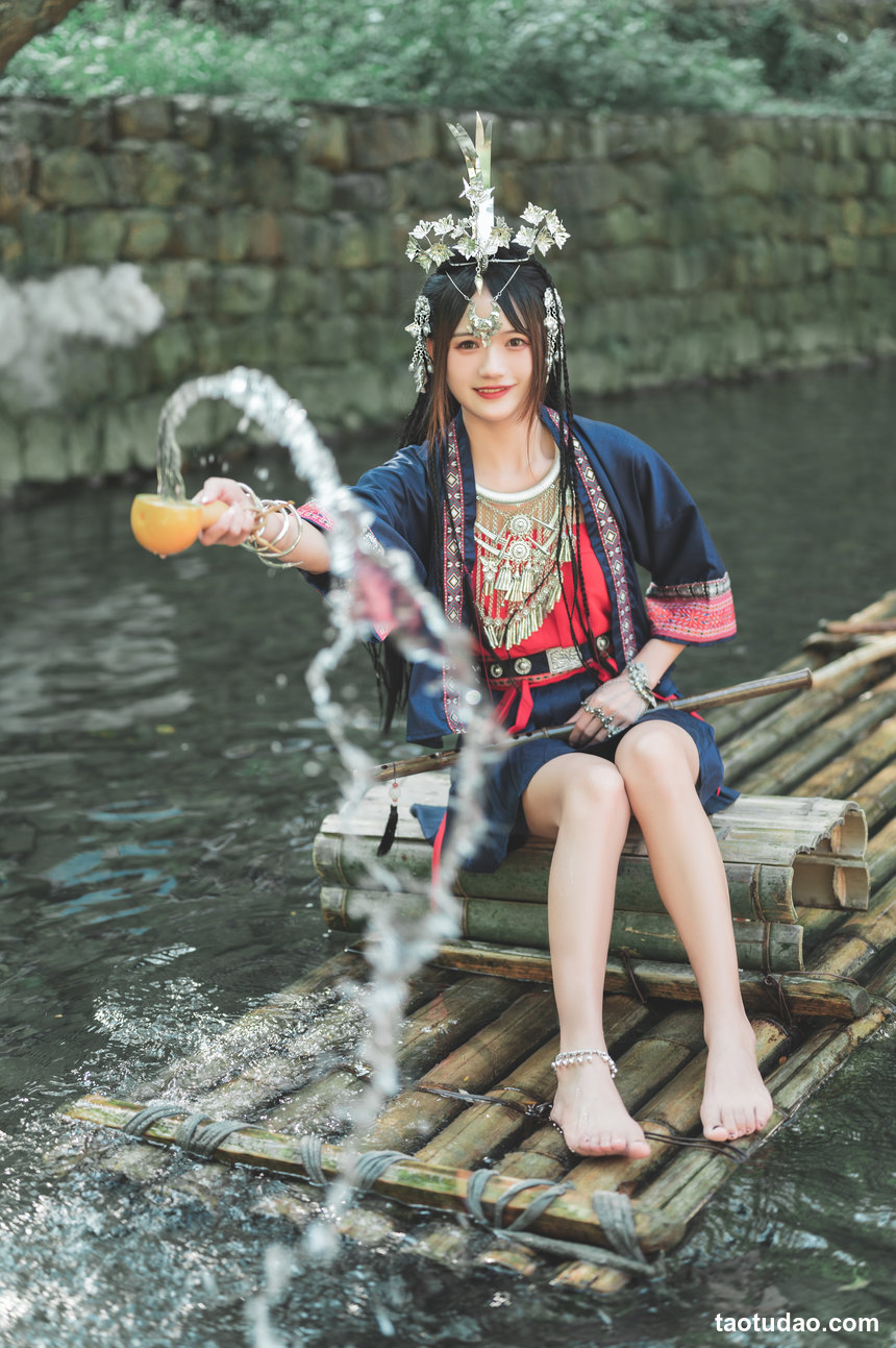 图片[2]-[YITUYU艺图语]2022.06.29 苗疆一梦 兔子Zzz不吃胡萝卜[41+1P／427MB]-绅士图