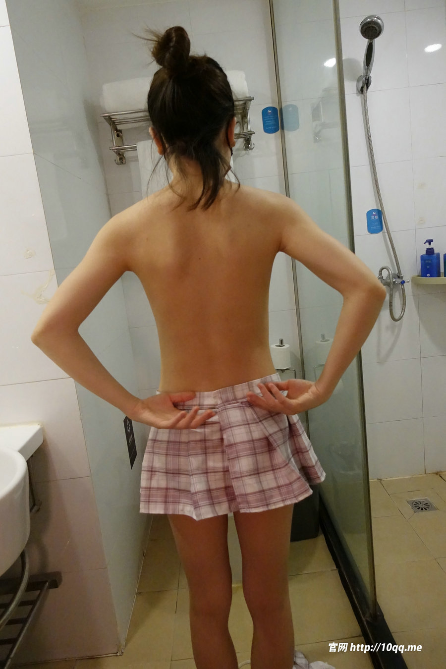 / ROSI写真 /口罩系列 2023.01.23 NO.2416 / 99P156MB / 丝袜丝足-绅士图