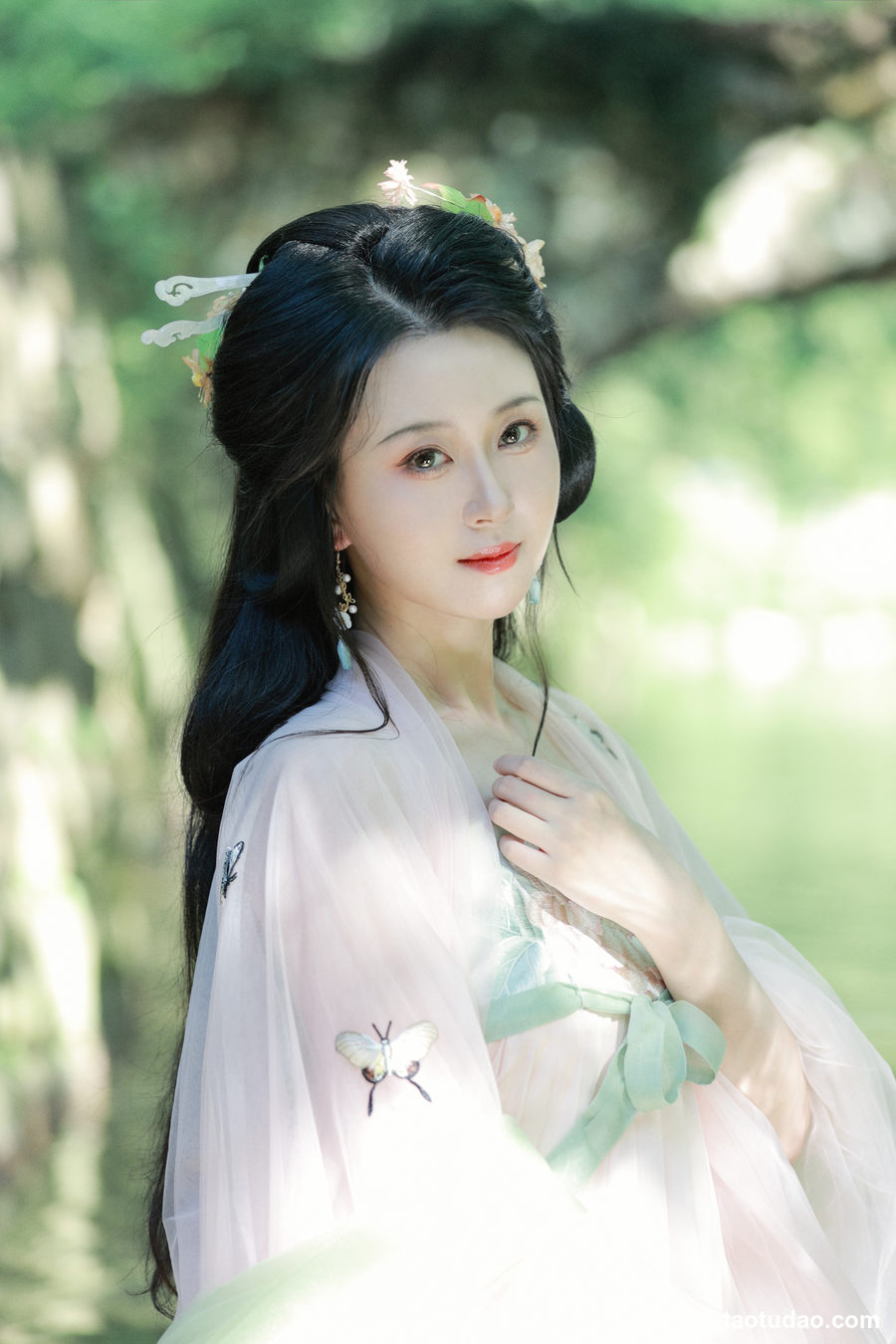 图片[2]-[YITUYU艺图语]2023.02.25 长安灯夜 李lee[26+1P／252MB]-绅士图