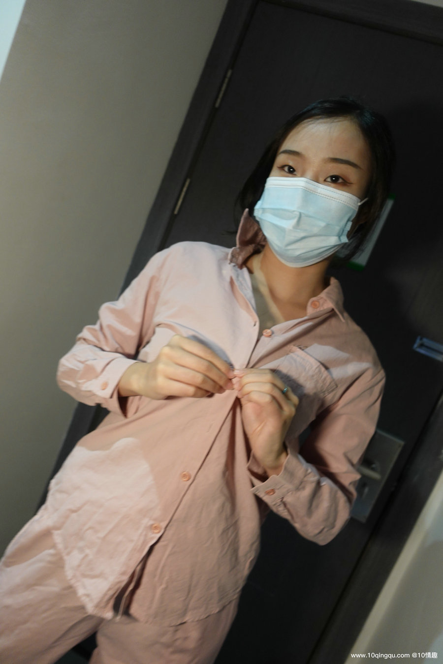/ ROSI写真 /口罩系列 2021.07.16 NO.1860 / 79P106MB / 丝袜丝足-绅士图