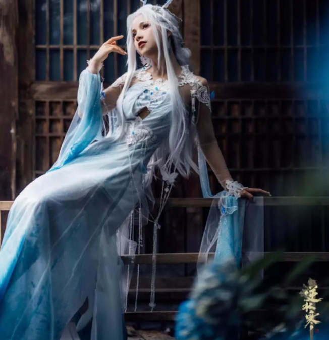 这样白嫖也行?妹子找卖家试穿COS服后拉黑,当自己作品发圈炫耀