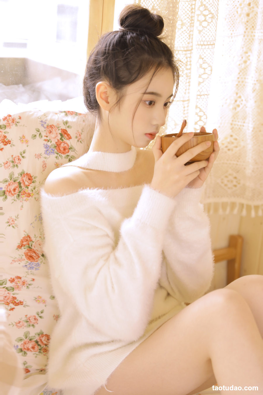 图片[2]-[YITUYU艺图语]2023.03.19 木屋.纯欲少女 素素[22+1P／132MB]-绅士图