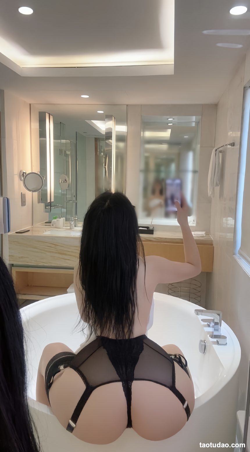 图片[2]-俏妞qiaoniuTT – 束带丝袜蜜桃臀[44P-235MB]-绅士图