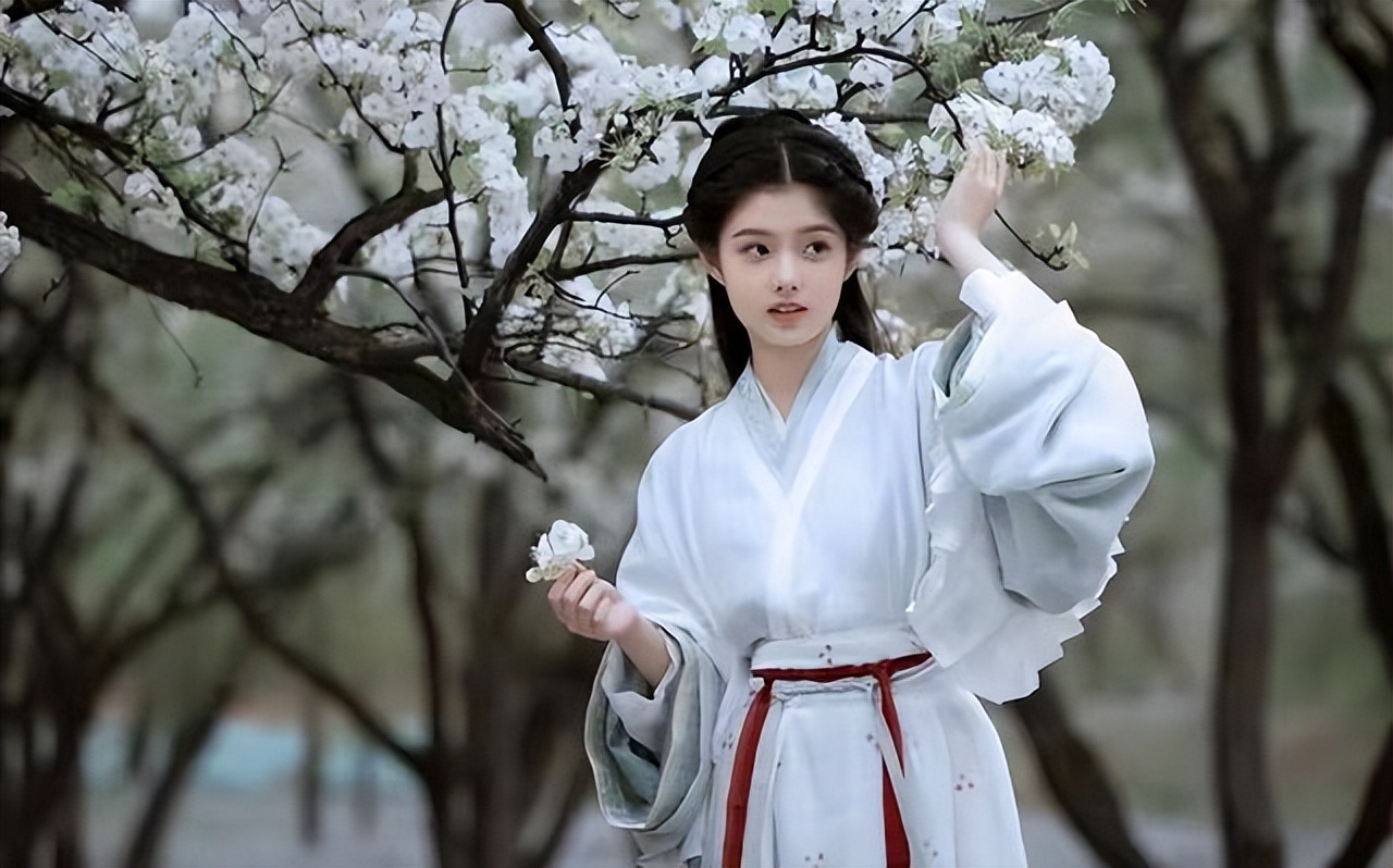 14岁童星拍国风cos多绝?尽显熟女味儿,美成了神仙姐姐刘亦菲