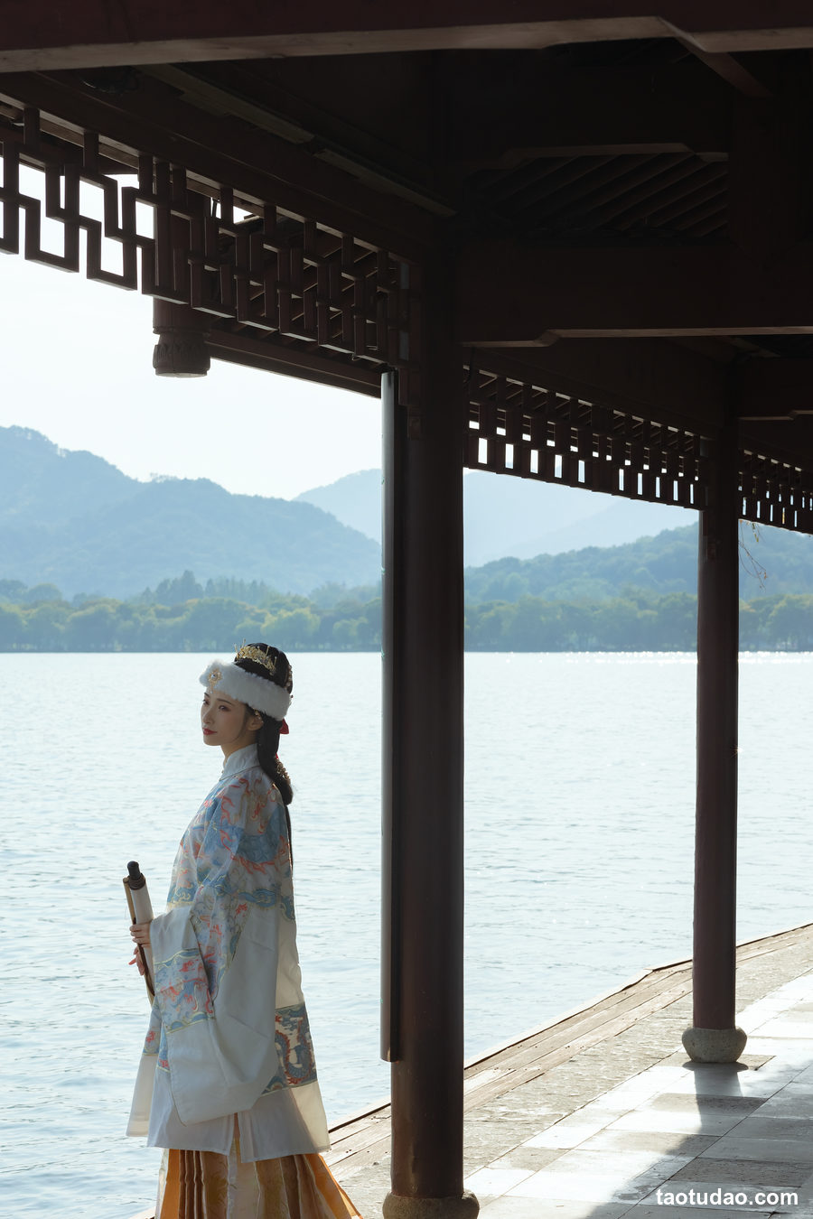 图片[2]-[YITUYU艺图语]2023.03.05 秋游湖心亭 眸小妖[51+1P／474MB]-绅士图