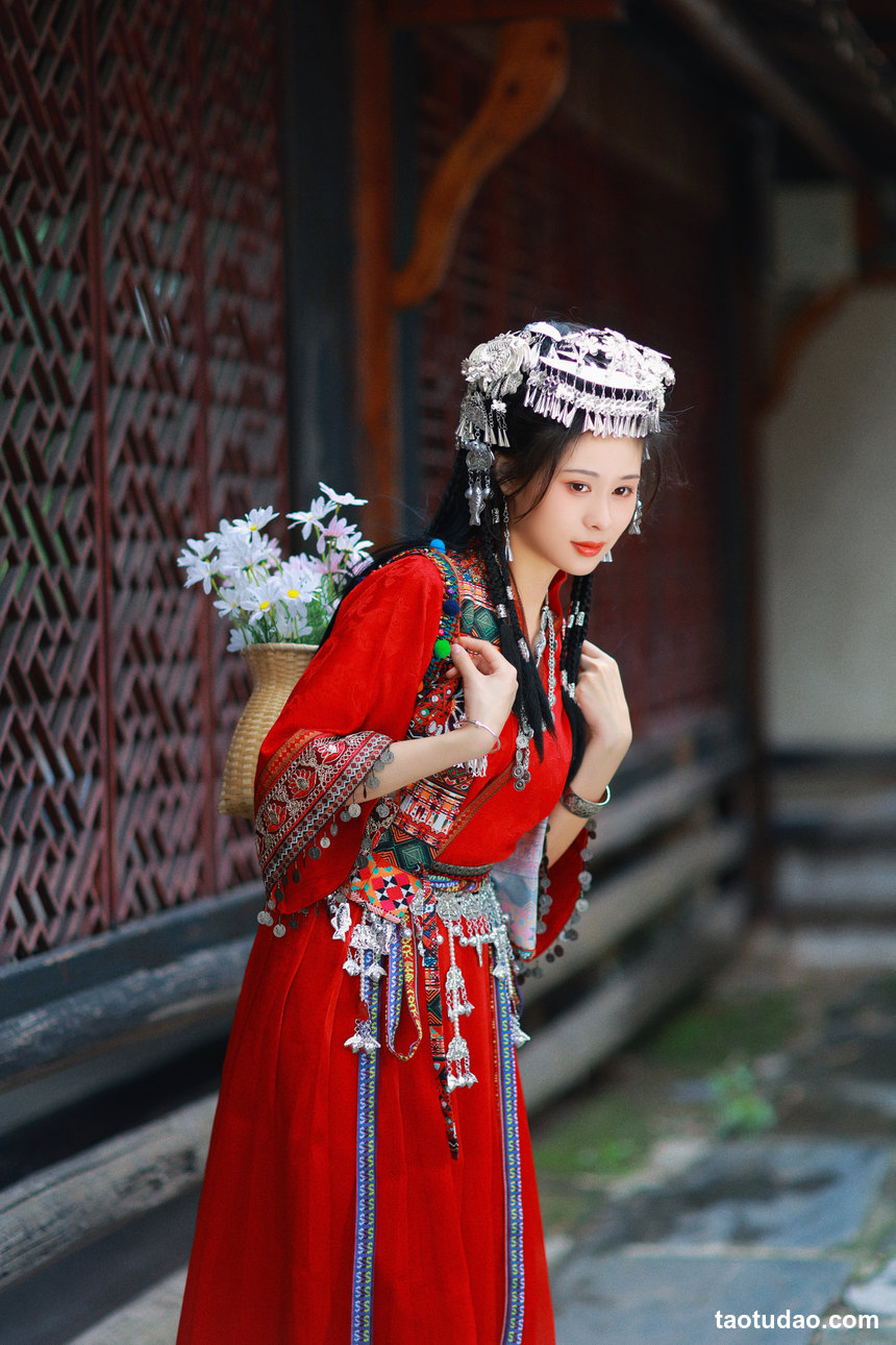 图片[2]-[YITUYU艺图语]2022.10.15 苗疆少女 思思[19+1P／286MB]-绅士图