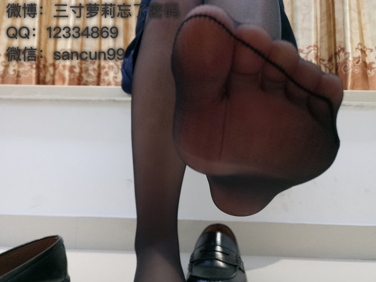 三寸萝莉 – 黑丝 / 11P1V-517MB / 唯美杂图-绅士图