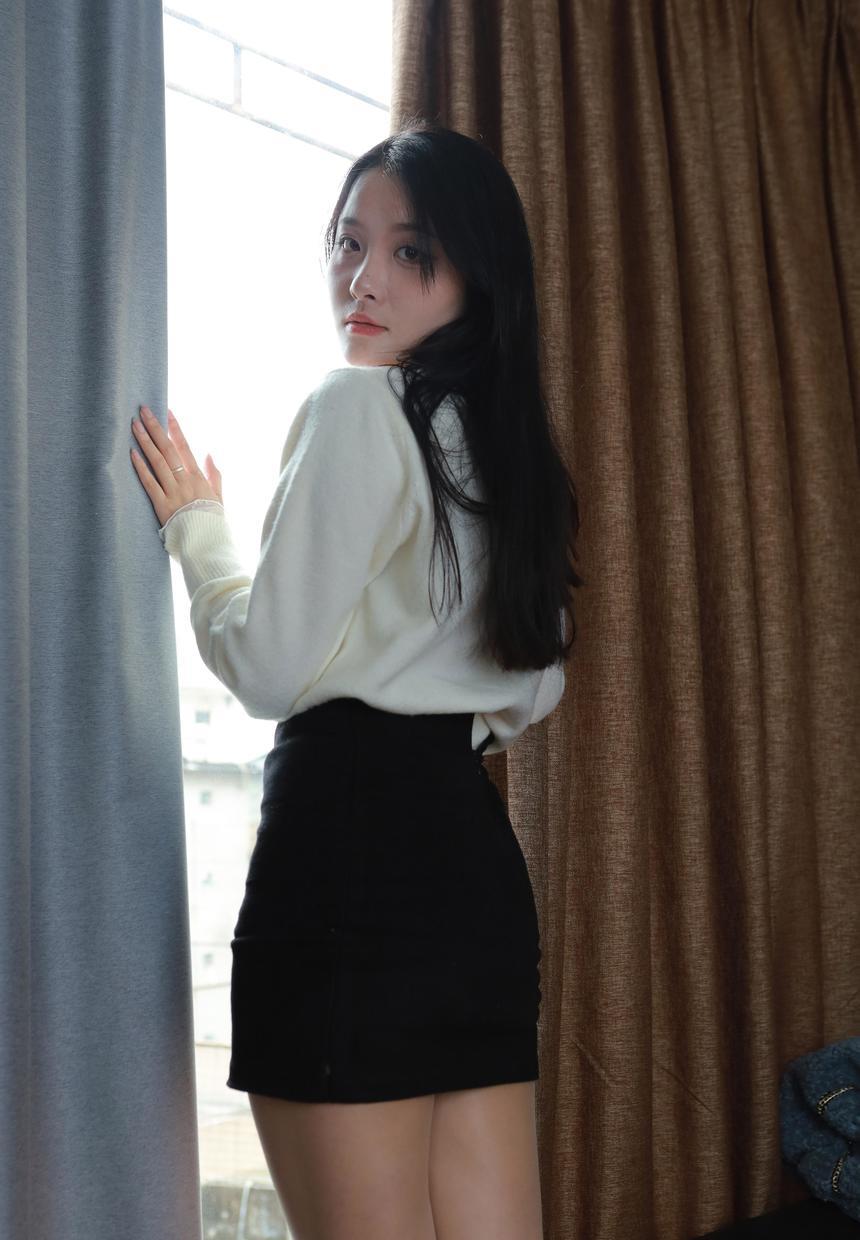 图片[4]-[IESS异思趣向] 2025.03.03 丝享家 1991 婉萍《酒杯美腿》[89P-101.3M]-艺库